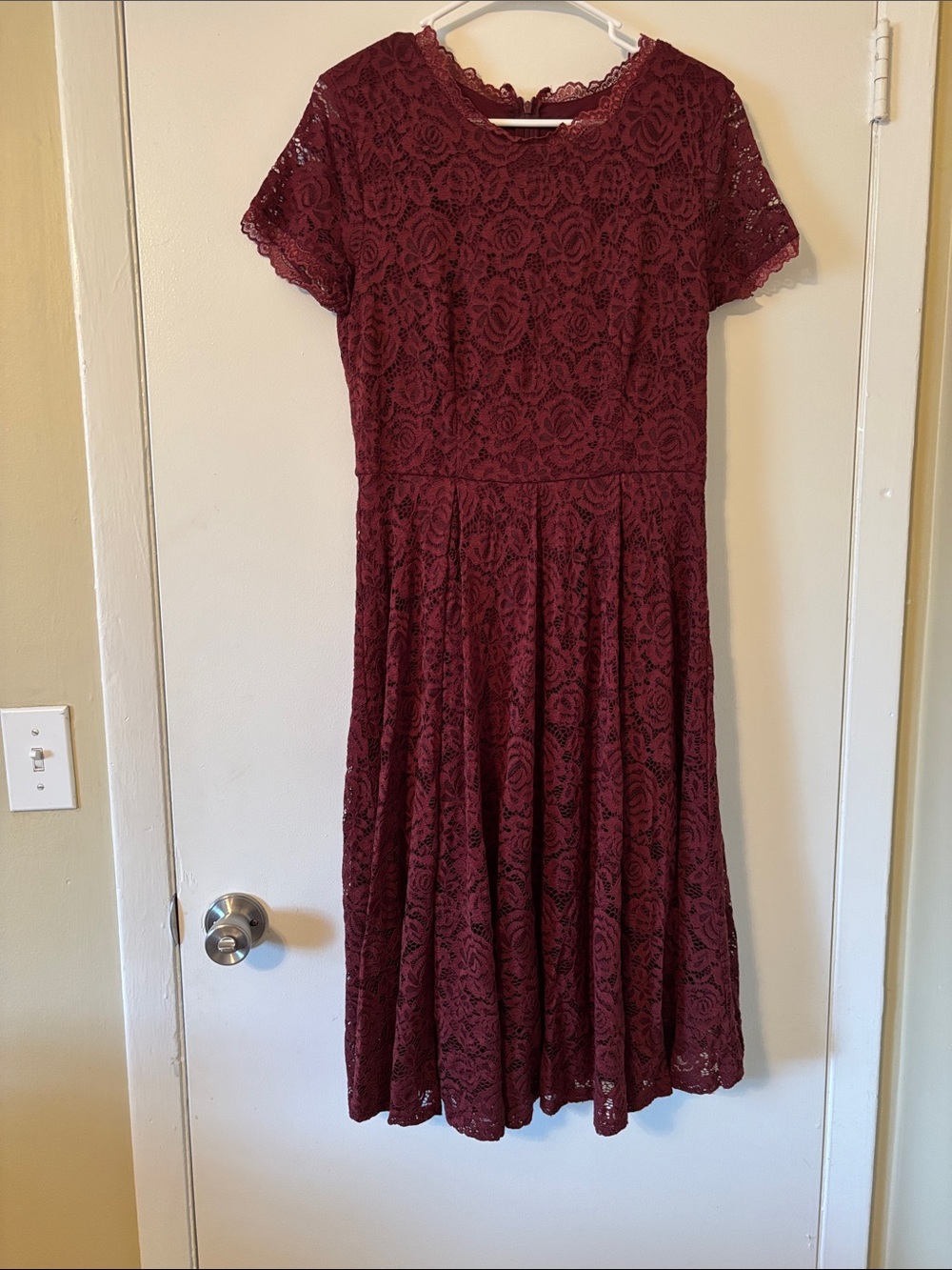 Dress Tells  Burgundy Lace Midi Dress L